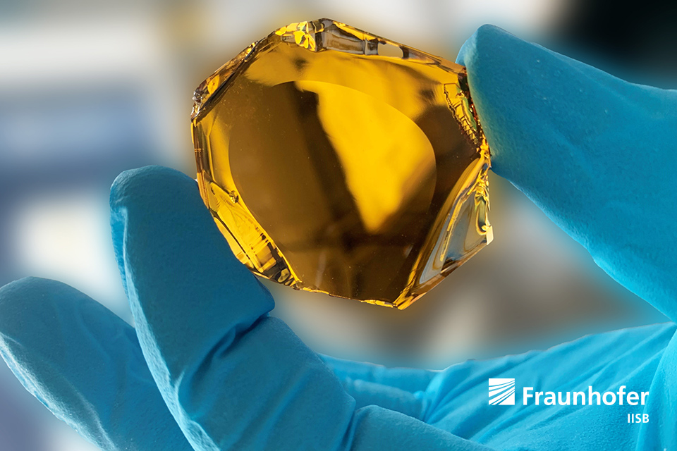 Erster Aluminiumnitrid-Kristall mit 43 mm Durchmesser, gezüchtet am Fraunhofer IISB