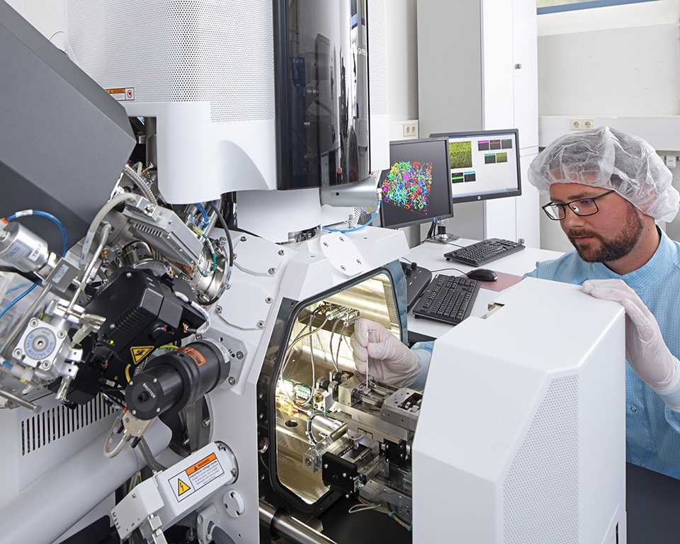 High-Rate Xenon Plasma FIB (Focussed Ion Beam) System with Micro Pull Module.