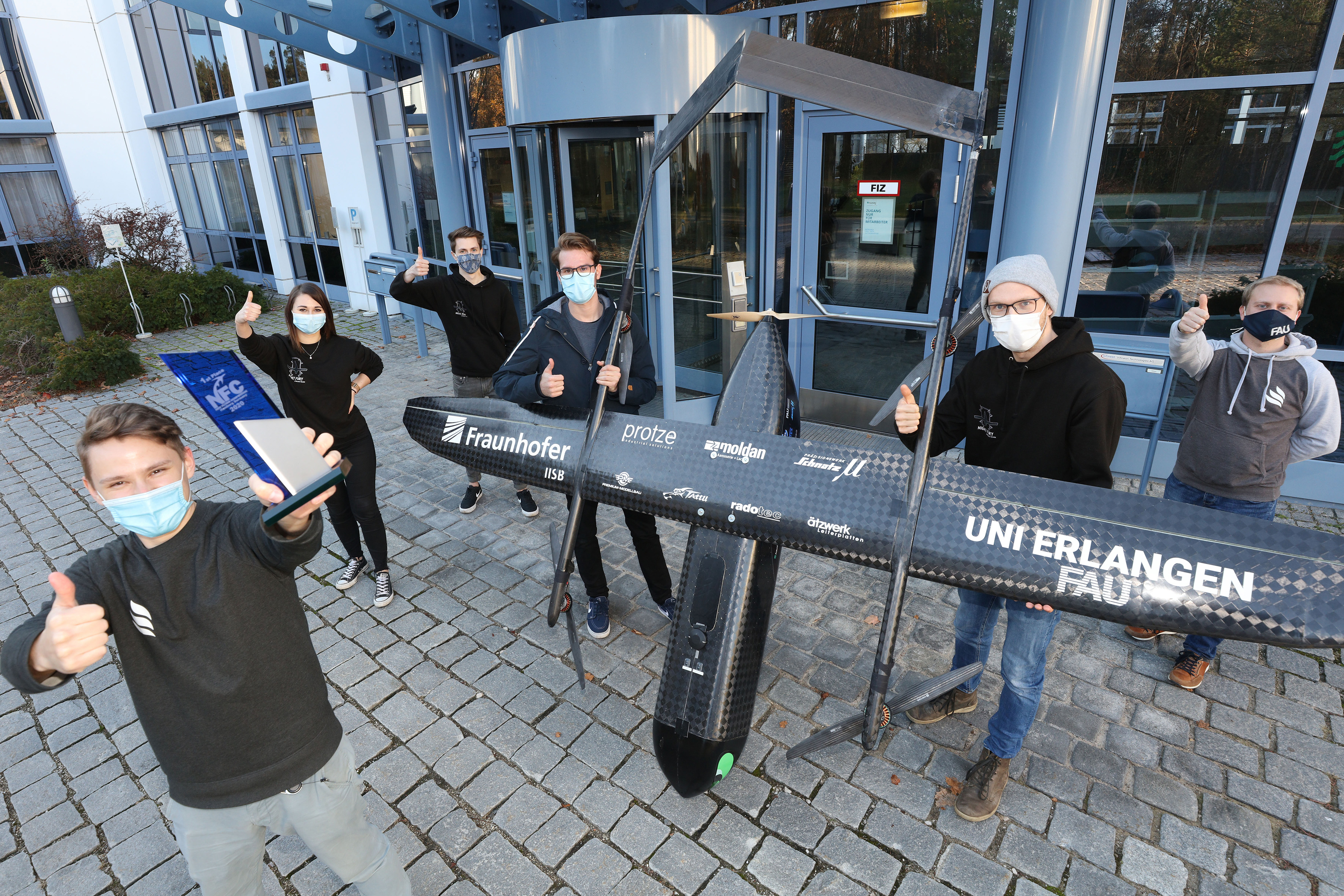 PressPhoto_NFC2020-Hamburg_Team-EcoCar_Trophy-1st-Place_FUX0059_copyright-KurtFuchs-FraunhoferIISB